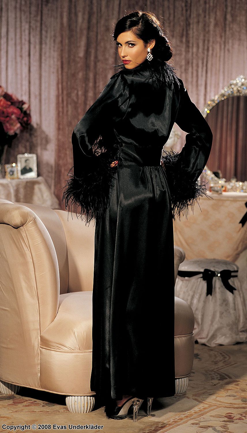 Long dressing gown with ostrich feathers